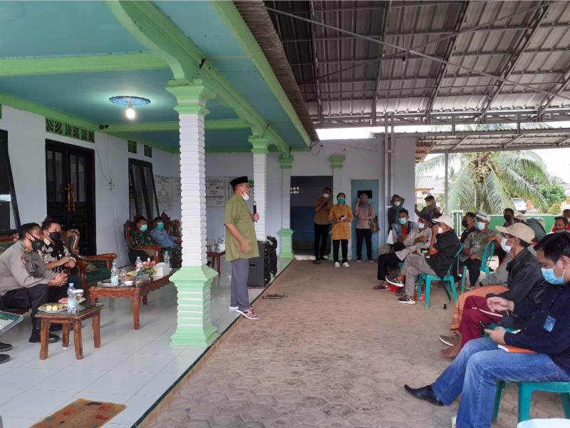 Distribusi Air Terhalang, Gubernur Erzaldi Minta Urukan Tanah yang Menutupi Saluran Irigasi di Desa Rias dibongkar 