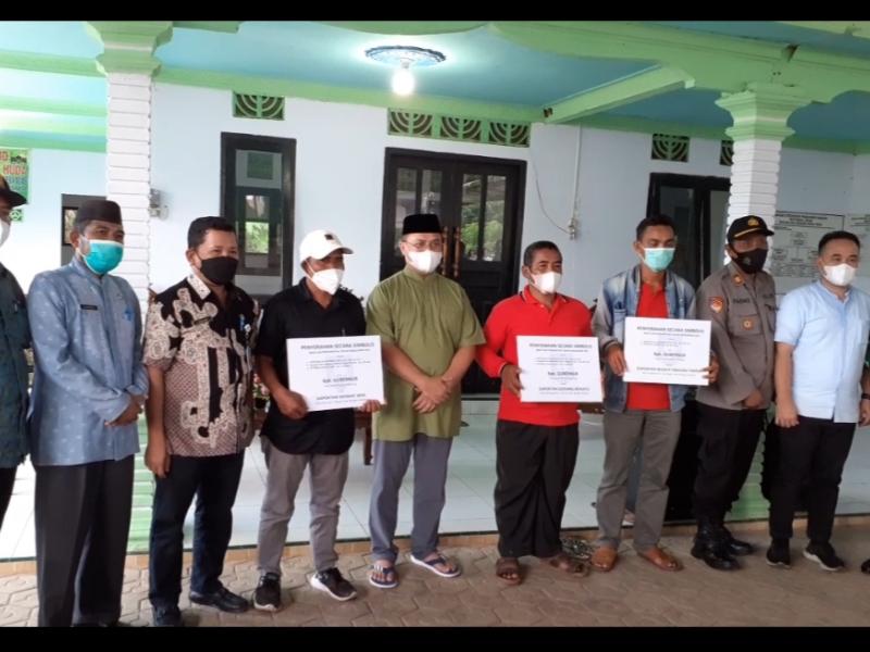 Kunjungi Bangka Selatan, Gubernur Erzaldi dan Kadis Pertanian Babel Serahkan Bantuan Infrastruktur Miliaran Rupiah untuk Petani Sawah