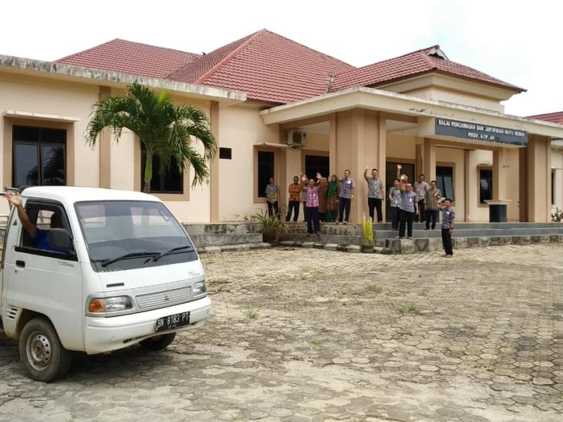 Pisah Sambut Kepala PSMB, Lambaian Tangan Pegawai Lepas Keberangkatan Gunawan Tinggalkan UPTD