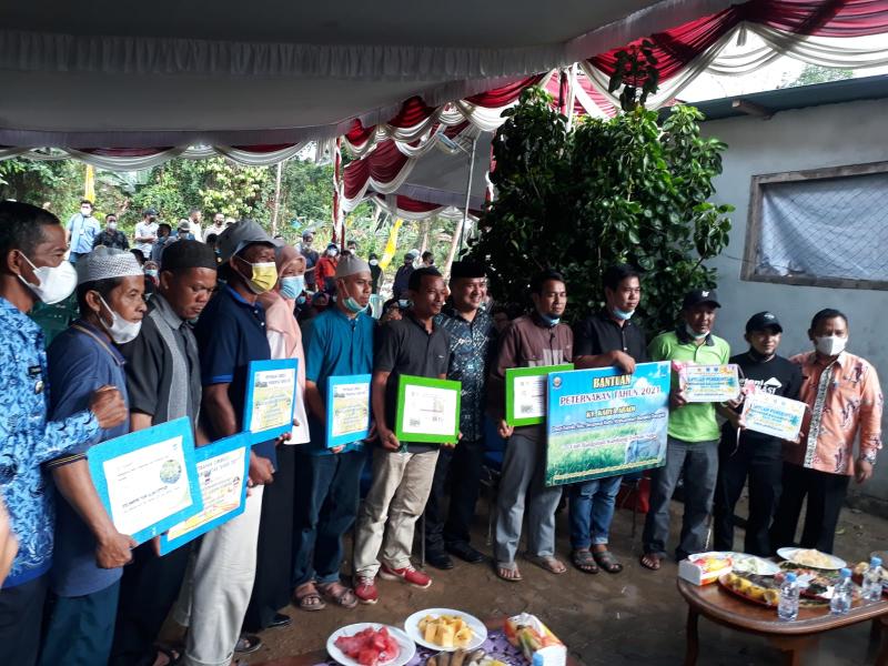 Petani dan Penyuluh Pertanian Berprestasi Terima Piagam dan Uang Pembinaan dari Gubernur Erzaldi