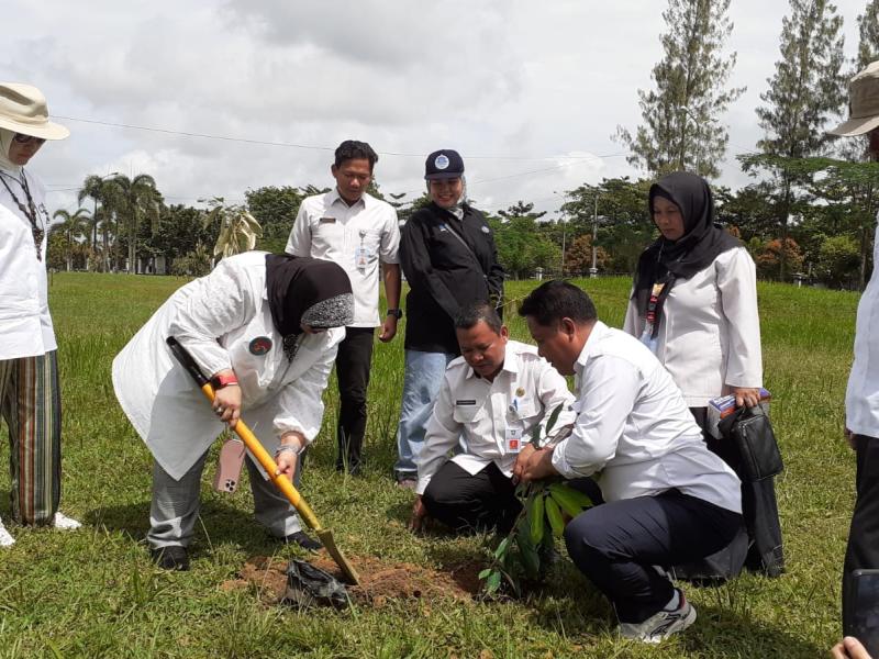 Gerakan Tanam Pohon Buah Serentak, Istri Gubernur Sebut Durian Babel Paling Enak di Dunia 