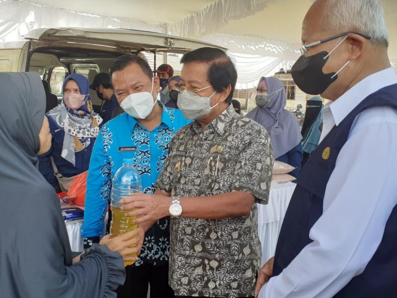 Satu Ton Beras dan Gula Terjual pada Bazar Pangan, Wagub: Sangat Membantu Masyarakat  