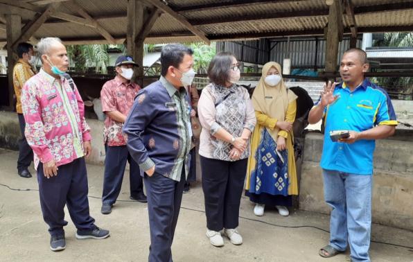Tim Balitbangda Kalimantan Selatan didampingi Kepala Dinas Pertanian dan Ketahanan Pangan Provinsi Kepulauan Bangka Belitung mengunjungi Sapi Centre. Foto/Teks: Hairil Anwar