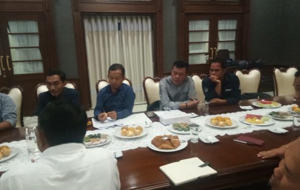 Jajaran pejabat Dinas Pertanian Provinsi Kepulauan Bangka Belitung hadir pada rapat terbatas pendistrbusian benih lada dan kelapa sawit, Sabtu (14/12)